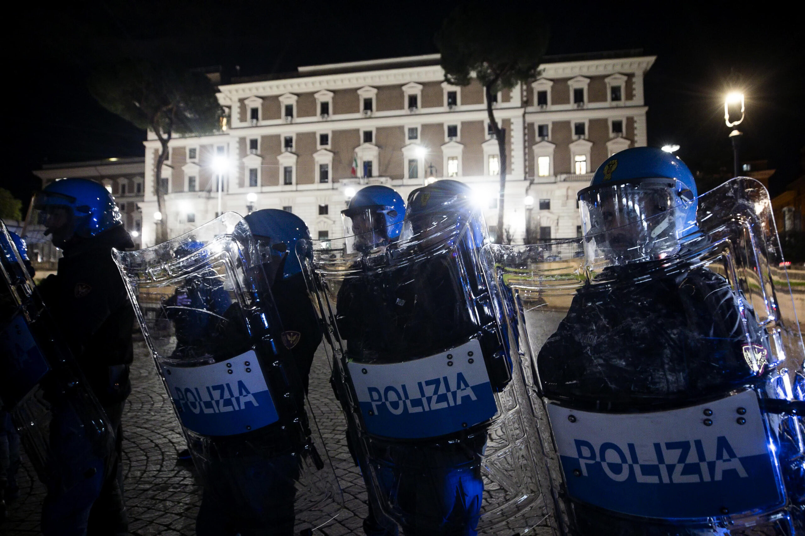 Perché in Italia la polizia non ha codici identificativi